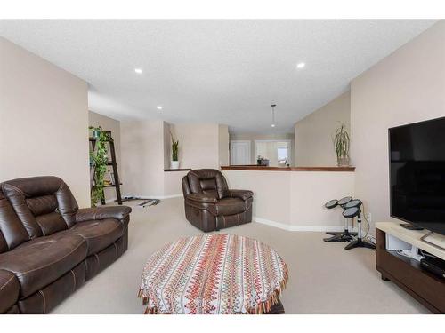 13 Royal Birch Hill Nw, Calgary, AB - Indoor Photo Showing Living Room