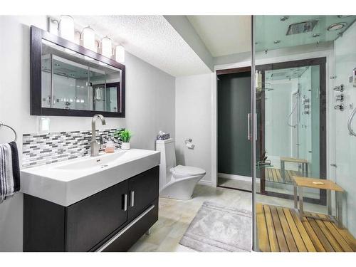 13 Royal Birch Hill Nw, Calgary, AB - Indoor Photo Showing Bathroom