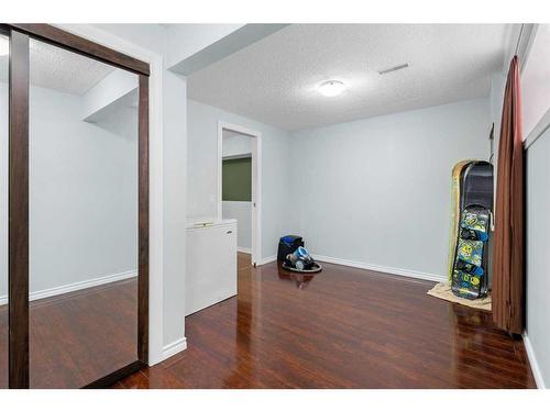 13 Royal Birch Hill Nw, Calgary, AB - Indoor Photo Showing Other Room