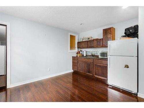 13 Royal Birch Hill Nw, Calgary, AB - Indoor Photo Showing Kitchen