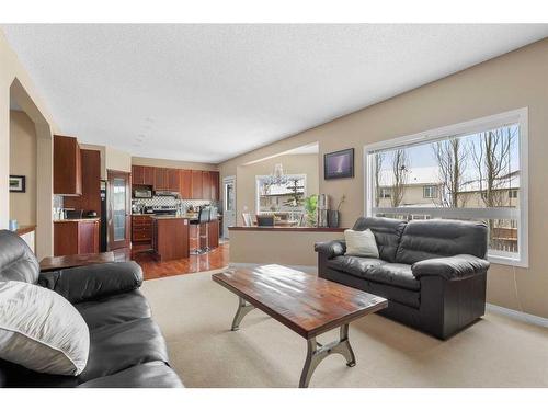 13 Royal Birch Hill Nw, Calgary, AB - Indoor Photo Showing Living Room