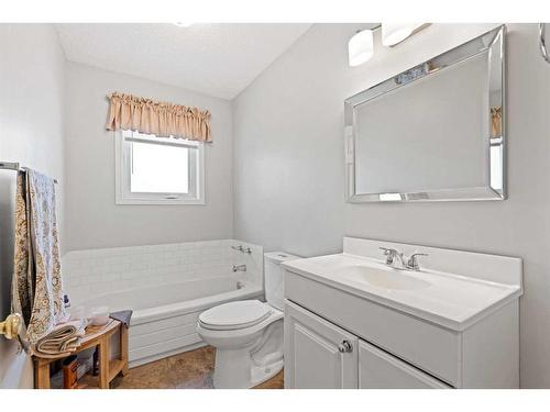 909 17 Street Se, High River, AB - Indoor Photo Showing Bathroom