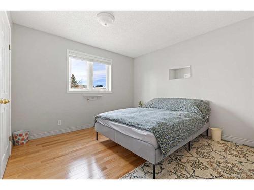 909 17 Street Se, High River, AB - Indoor Photo Showing Bedroom