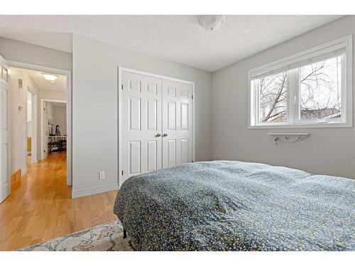 909 17 Street Se, High River, AB - Indoor Photo Showing Bedroom