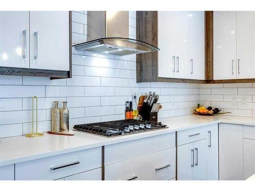620 2 Street Ne, Calgary, AB - Indoor Photo Showing Kitchen With Upgraded Kitchen