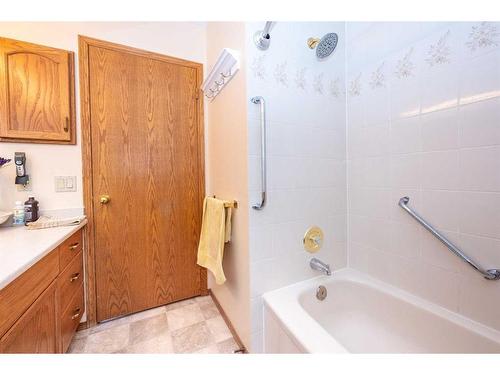 2985 100 Street Se, Calgary, AB - Indoor Photo Showing Bathroom