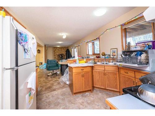 2985 100 Street Se, Calgary, AB - Indoor Photo Showing Kitchen With Double Sink