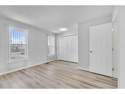 201 Templemont Drive Ne, Calgary, AB - Indoor Photo Showing Other Room