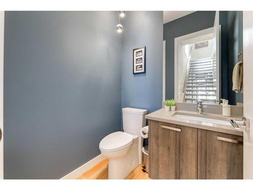 2236 Bowness Road Nw, Calgary, AB - Indoor Photo Showing Bathroom