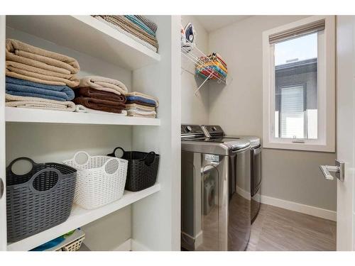 2236 Bowness Road Nw, Calgary, AB - Indoor Photo Showing Laundry Room