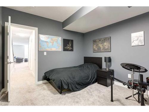 2236 Bowness Road Nw, Calgary, AB - Indoor Photo Showing Bedroom