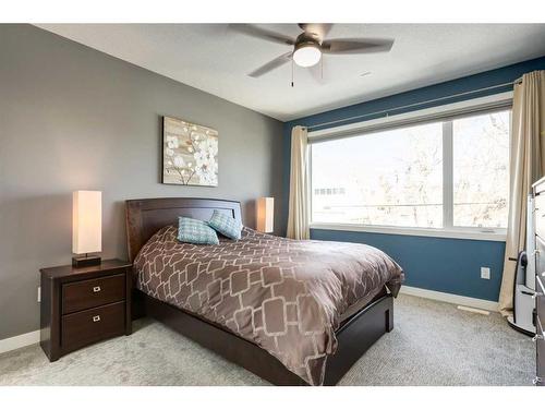 2236 Bowness Road Nw, Calgary, AB - Indoor Photo Showing Bedroom