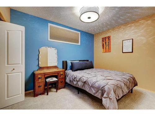 364 Springborough Way Sw, Calgary, AB - Indoor Photo Showing Bedroom