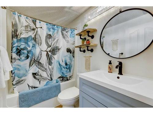 364 Springborough Way Sw, Calgary, AB - Indoor Photo Showing Bathroom