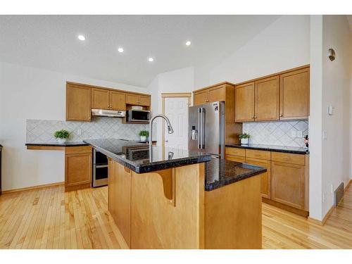 364 Springborough Way Sw, Calgary, AB - Indoor Photo Showing Kitchen With Upgraded Kitchen