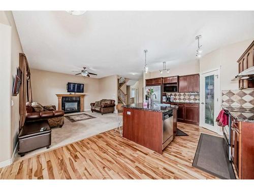 157 Everwoods Close Sw, Calgary, AB - Indoor Photo Showing Kitchen