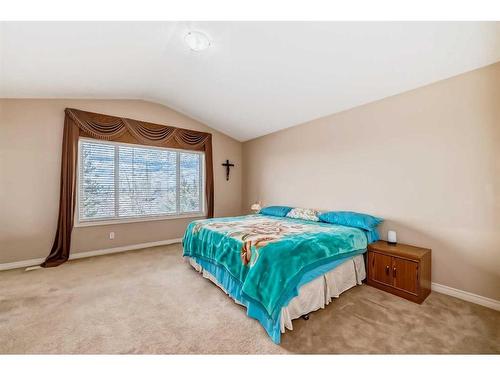 157 Everwoods Close Sw, Calgary, AB - Indoor Photo Showing Bedroom