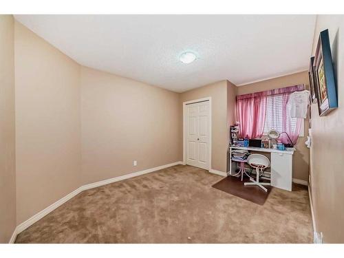 157 Everwoods Close Sw, Calgary, AB - Indoor Photo Showing Other Room