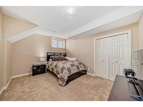 157 Everwoods Close Sw, Calgary, AB - Indoor Photo Showing Bedroom