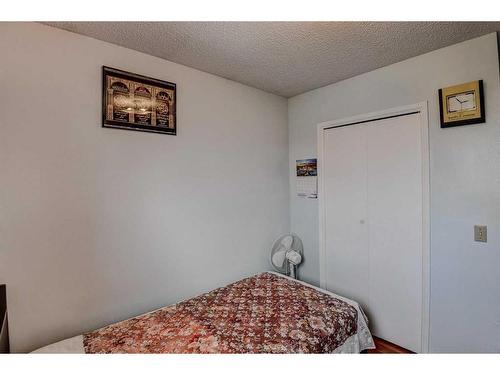 5015 Whitehorn Drive Ne, Calgary, AB - Indoor Photo Showing Bedroom