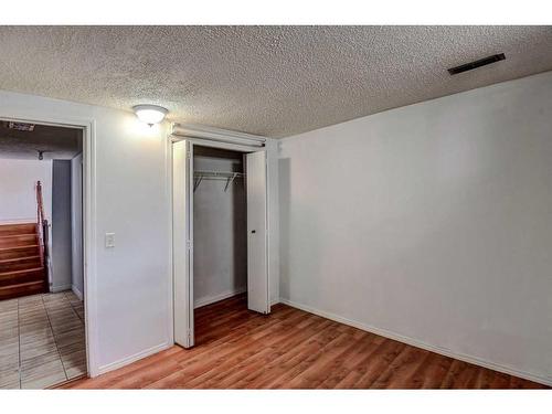 5015 Whitehorn Drive Ne, Calgary, AB - Indoor Photo Showing Other Room