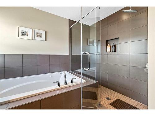 2112 Brightoncrest Green Se, Calgary, AB - Indoor Photo Showing Bathroom
