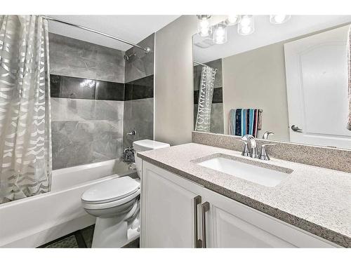 2112 Brightoncrest Green Se, Calgary, AB - Indoor Photo Showing Bathroom