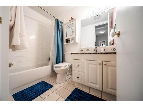 70-14736 Deerfield Drive Se, Calgary, AB - Indoor Photo Showing Bathroom
