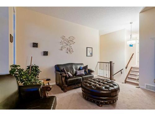197 Magenta Crescent, Chestermere, AB - Indoor Photo Showing Living Room