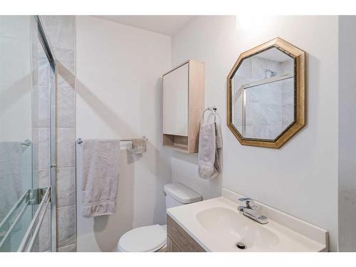 197 Magenta Crescent, Chestermere, AB - Indoor Photo Showing Bathroom