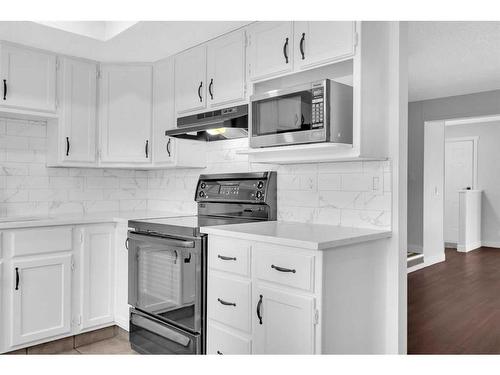 948 Riverbend Drive Se, Calgary, AB - Indoor Photo Showing Kitchen