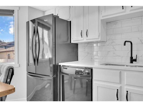 948 Riverbend Drive Se, Calgary, AB - Indoor Photo Showing Kitchen