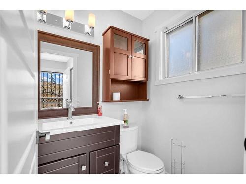 948 Riverbend Drive Se, Calgary, AB - Indoor Photo Showing Bathroom