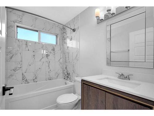 948 Riverbend Drive Se, Calgary, AB - Indoor Photo Showing Bathroom