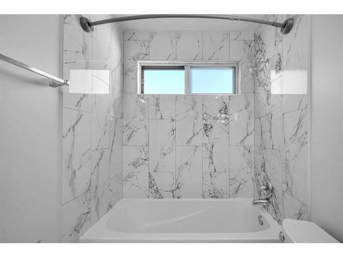 948 Riverbend Drive Se, Calgary, AB - Indoor Photo Showing Bathroom