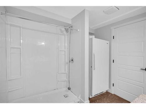 948 Riverbend Drive Se, Calgary, AB - Indoor Photo Showing Bathroom