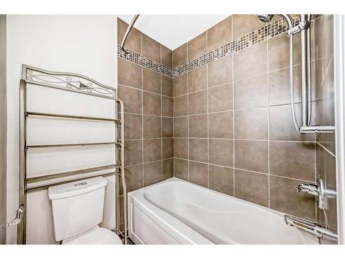2-95 Grier Place Ne, Calgary, AB - Indoor Photo Showing Bathroom