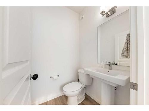 825 Mahogany Boulevard Se, Calgary, AB - Indoor Photo Showing Bathroom