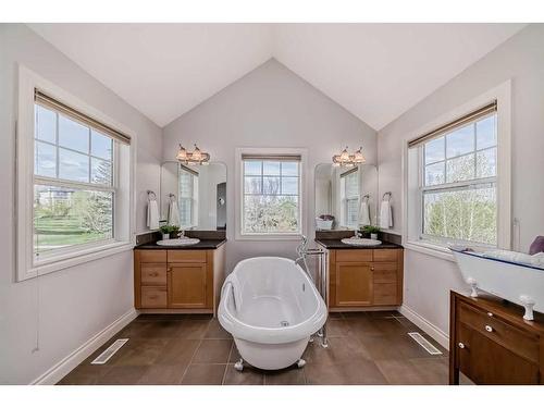 2513 Coopers Circle Sw, Airdrie, AB - Indoor Photo Showing Bathroom