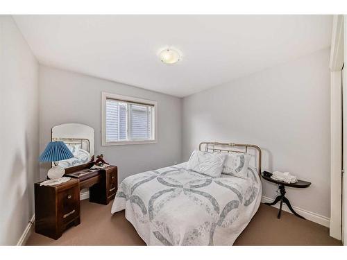 2513 Coopers Circle Sw, Airdrie, AB - Indoor Photo Showing Bedroom