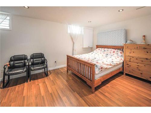 32 Hawkmount Heights Nw, Calgary, AB - Indoor Photo Showing Bedroom