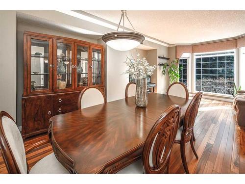 32 Hawkmount Heights Nw, Calgary, AB - Indoor Photo Showing Dining Room