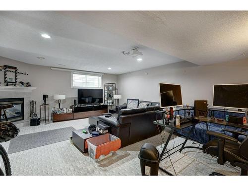 2404 Broadview Road Nw, Calgary, AB - Indoor With Fireplace