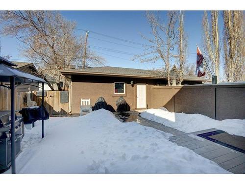 2404 Broadview Road Nw, Calgary, AB - Outdoor