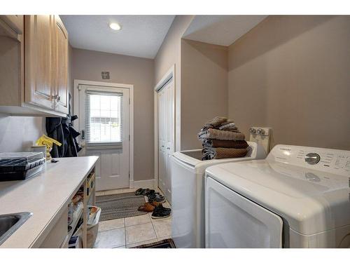 2404 Broadview Road Nw, Calgary, AB - Indoor Photo Showing Laundry Room