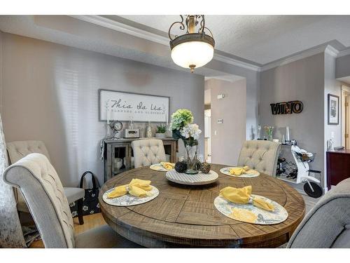 2404 Broadview Road Nw, Calgary, AB - Indoor Photo Showing Dining Room