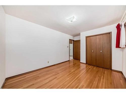 4904 Nelson Road Nw, Calgary, AB - Indoor Photo Showing Other Room