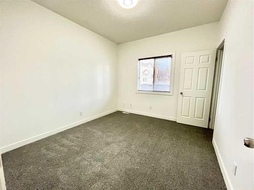 389 Northmount Drive Nw, Calgary, AB - Indoor Photo Showing Other Room