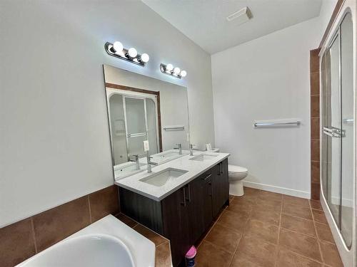 389 Northmount Drive Nw, Calgary, AB - Indoor Photo Showing Bathroom