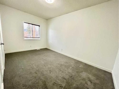 389 Northmount Drive Nw, Calgary, AB - Indoor Photo Showing Other Room